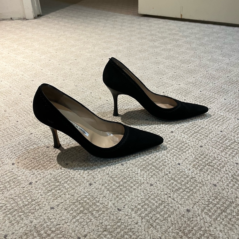 Manolo Blahnik Suede Pointed Toe Pumps. - Picture 11 of 15